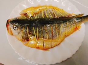 将姜丝摆入，如图