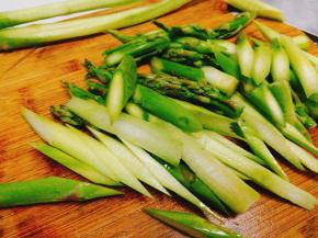 将芦笋斜刀切法