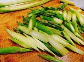 将芦笋斜刀切法