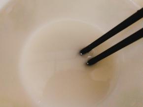 加点水，搅拌均匀后，水淀粉就做好了