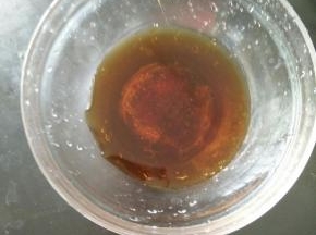 耗油、生抽、白糖、盐用适量水化开。