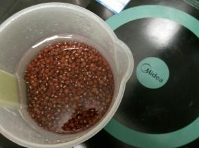 红豆提前浸泡12个小时。