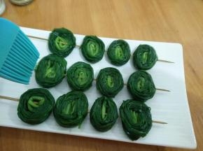 做完后用刷子刷一层薄油。(两面都刷)