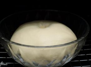 发酵至戳洞不回缩。