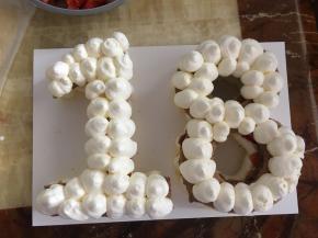 奶油再挤一圈，尽量挤的大小均匀点！