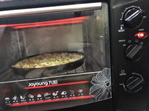 放入预热好的烤箱中层，200度烤20分钟