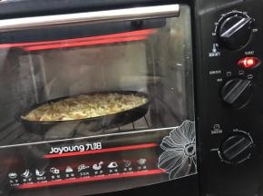 放入预热好的烤箱中层，200度烤20分钟