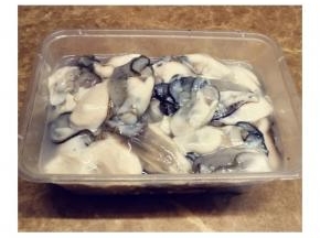 生蚝洗刷乾净备用