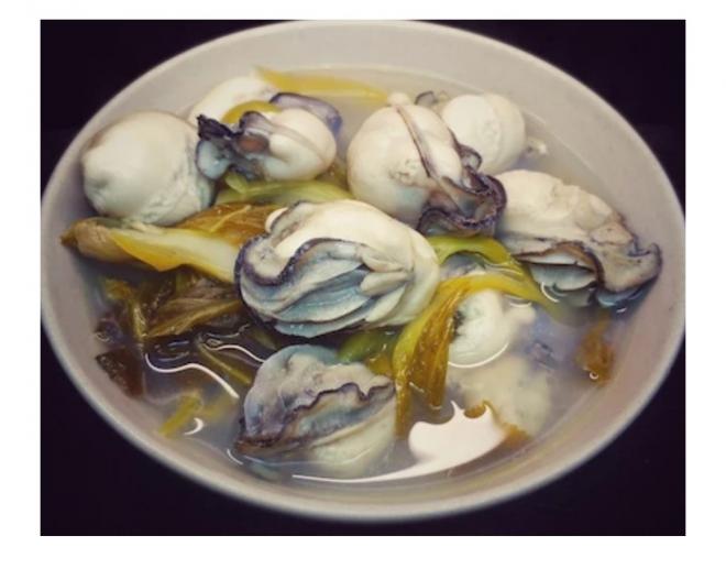 酸菜浸生蚝