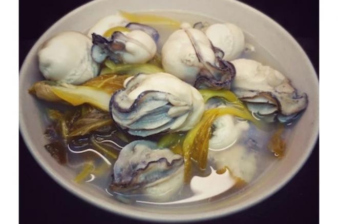 酸菜浸生蚝