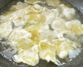 鱼片全部放完，转大火。