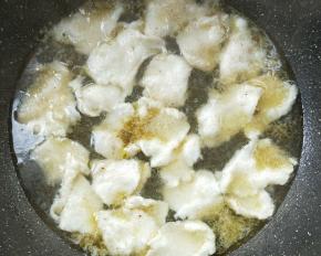 烧开整锅鱼片，关火。