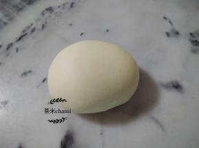 将所有材料1拌匀和成团。
每朵花是20克，也可以随自己喜欢做大朵的花。