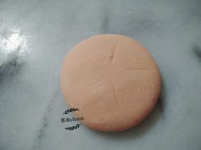 按扁，用小刀划一下虚线。