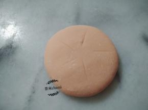 按扁，用小刀划一下虚线。