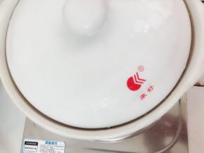 盖上盖子大火烧开再转温火煮二十分钟