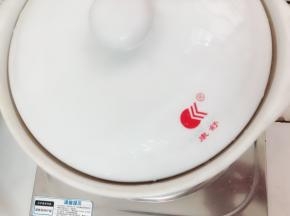 盖上盖子大火烧开再转温火煮二十分钟