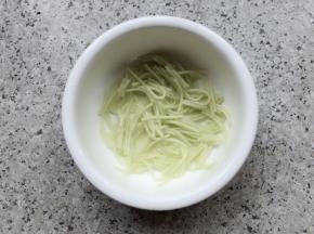 黄瓜细面煮熟