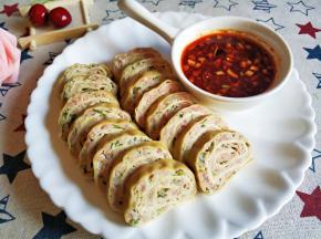 豆腐皮切好摆盘。