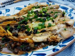 泥鱼肉质细嫩，鲜美、淡淡的还有一点豆豉特有的香味