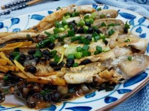 泥鱼肉质细嫩，鲜美、淡淡的还有一点豆豉特有的香味