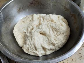 面粉加酵母和成发面团