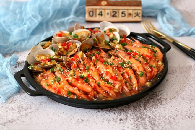 蒜蓉金针菇烤花蛤虾