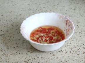 加入一丢丢盐拌匀