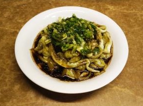 倒入调料汁，开吃！