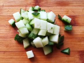 黄瓜切丁