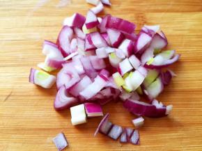 紫洋葱切丁