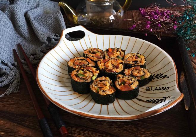 鱼子酱什锦包饭