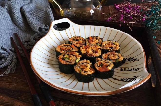 鱼子酱什锦包饭