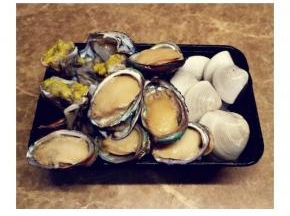 擦洗干净海鲜