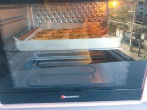 烤箱上下火170度预热10分钟，然后放进烤盘烤20分钟。具体温度以自家烤箱决定。