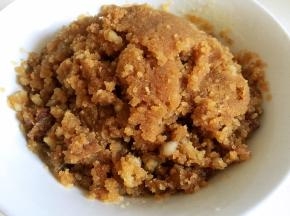 用猪肥肉榨成的油渣