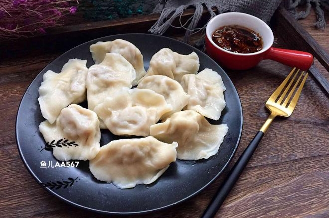 猪肉酸菜油渣水饺