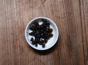 豆豉洗净备用