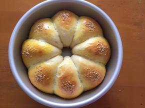 出炉温热脱模，放入保鲜袋密封保存