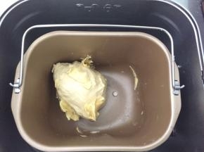 到扩展阶段，放入软化的黄油，再次和面30分钟