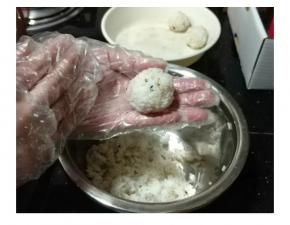 捏成圆球