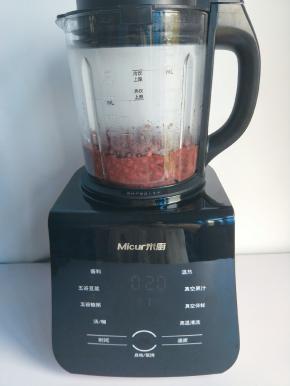 放入破壁机内。