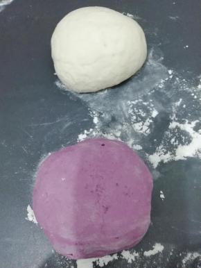 取出以后稍微揉均匀再饧五分钟