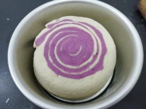 用手在上面轻轻的按一下