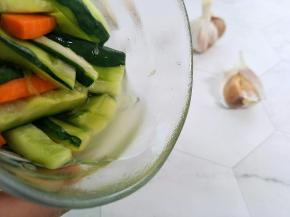 看，好多汁水出来了，倒掉