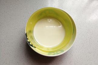 然后把它放入热水中保温