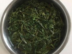 干香椿吃的时候提前用热水泡软即可。