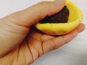 将豆沙包入