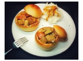 装上咖喱美食入脆包里，完成