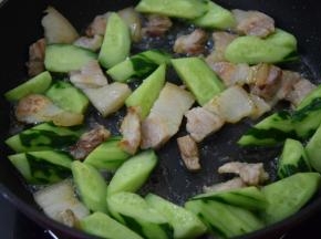 倒入青瓜